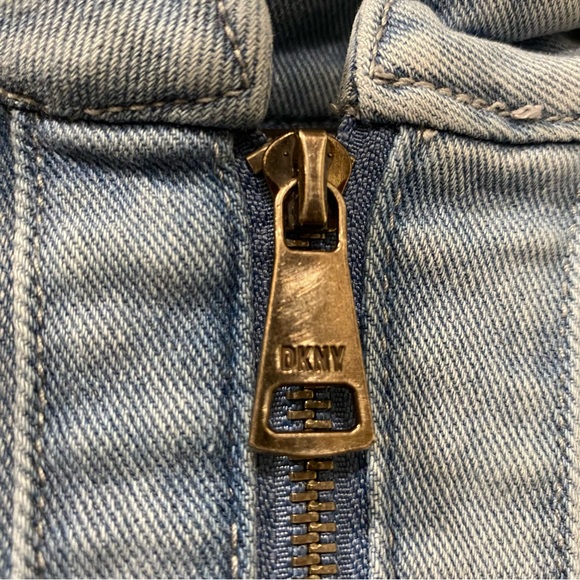 DKNY Light Wash Peplum Denim Jacket Size Small Flirty Date Night Casual Stretchy - Picture 16 of 17